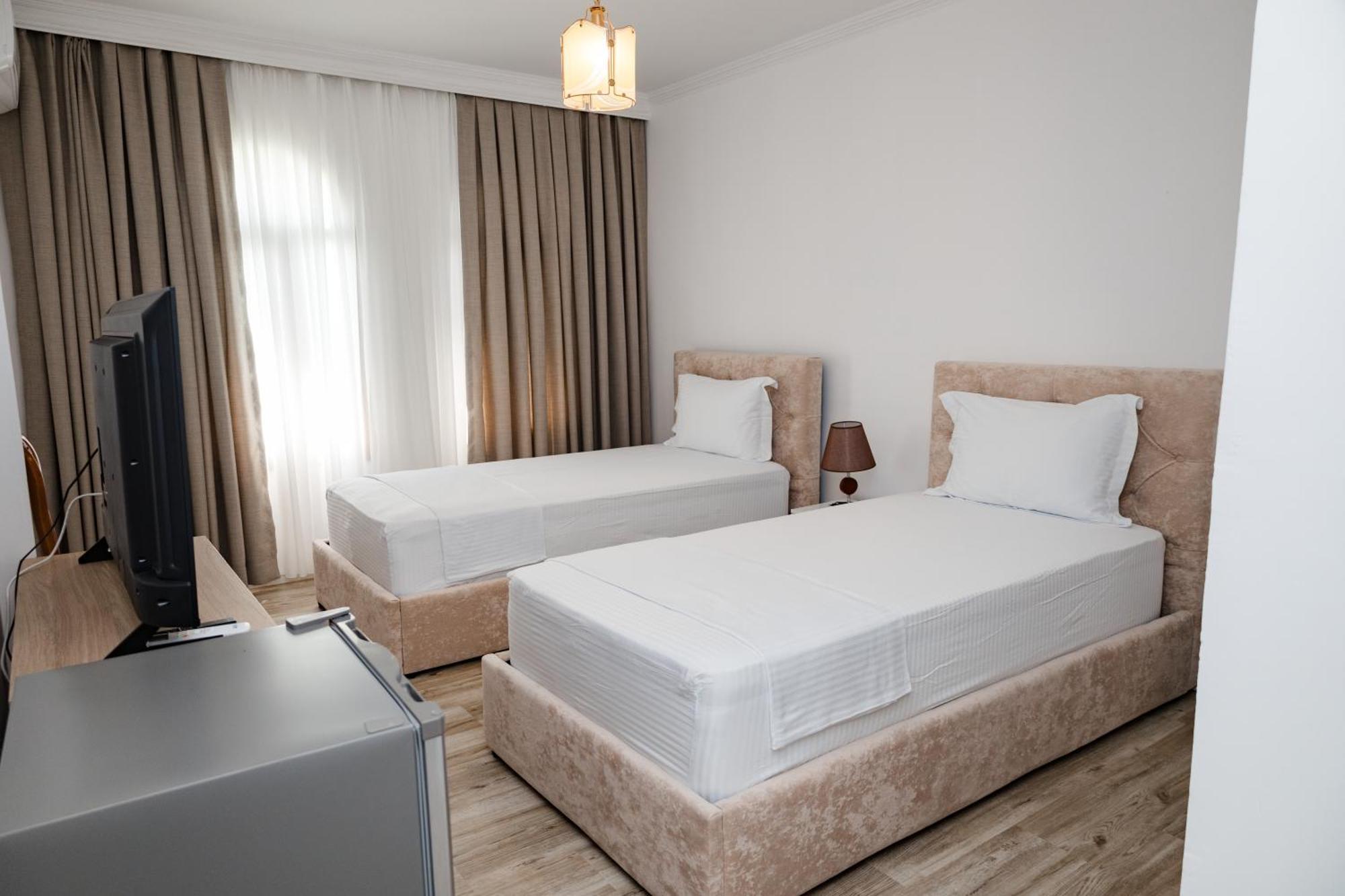 Riviera Hotel-City Center Vlore Luaran gambar